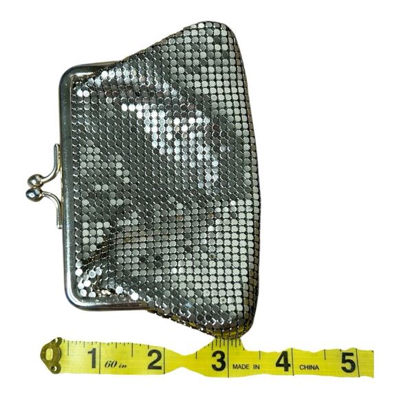 Whiting & Davis Vintage Kisslock Gold Mesh Coin Purse - Picture 7 of 16